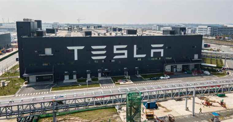 L’usine de Tesla à Shanghai reste fermée alors que les restrictions COVID restent en place