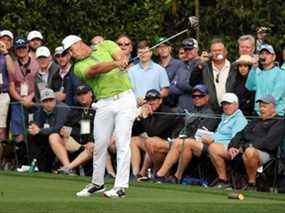 Bryson DeChambeau a joué son tir du 14e tee lors d'une ronde d'entraînement au Masters hier.