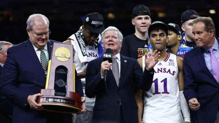 Mark Emmert s’embarrasse encore une fois