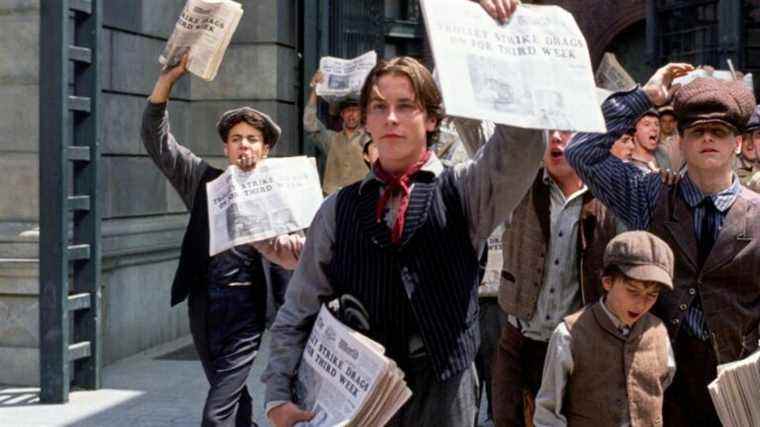 Newsies Star se souvient avoir reçu de mauvaises critiques de Disney après le bombardement du film
