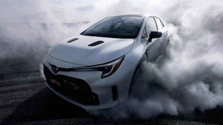 Premier coup d’œil à la Toyota GR Corolla 2023 : la corolle la plus puissante et la plus époustouflante de tous les temps