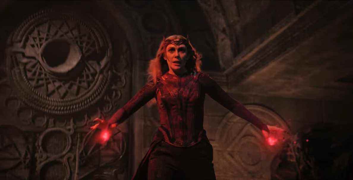 Wanda Maximoff en plein mode Scarlet Witch