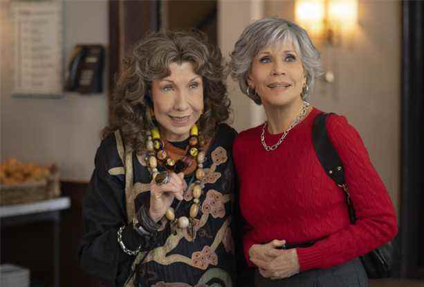 Récapitulatif de «Grace et Frankie»: Finale de la série sur Netflix, Dolly Parton