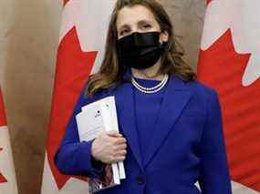 La ministre des Finances, Chrystia Freeland, présente le budget 2022-23 à la Chambre des communes.