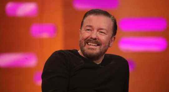 Ricky Gervais défend la blague des Oscars de Chris Rock en se moquant de l'alopécie : mes cheveux « deviennent fins, donc je suis handicapé » Les plus populaires doivent être lus