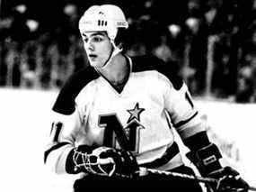 Tom McCarthy, vu ici avec les North Stars du Minnesota, est décédé cette semaine.