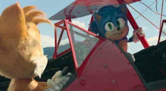Sonic talks to Tails on the plane in Sonic The Hedgehog 2