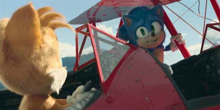 Sonic talks to Tails on the plane in Sonic The Hedgehog 2