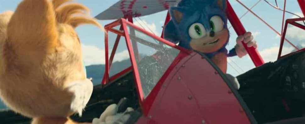 Sonic talks to Tails on the plane in Sonic The Hedgehog 2