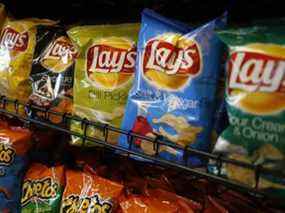 Loblaws et PepsiCo se sont récemment disputés au sujet du prix des croustilles Frito-Lay et d'autres produits.  Les laisser 