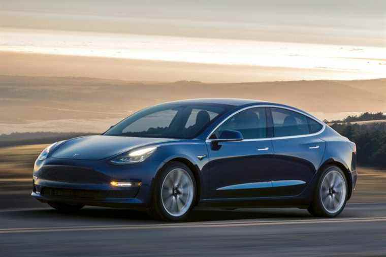 Tesla bloqué à 133 km/h sur l’autoroute de Californie alors que l’écran tactile se fige