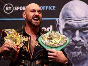 Le détenteur du titre des poids lourds du World Boxing Council (WBC), le Britannique Tyson Fury, participe à une conférence de presse d'avant-combat au stade de Wembley, dans l'ouest de Londres, le 20 avril 2022.