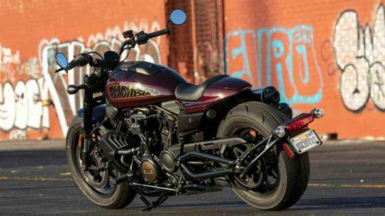 Un bicylindre en V refroidi par eau à DACT plus petit arrive dans la gamme Harley-Davidson Sportster: rapport