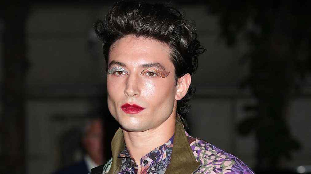 Un couple d'Hawaï abandonne une ordonnance restrictive contre Ezra Miller
