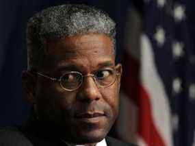 Rép. américain Allen West (R-FL) à l'écoute lors d'une assemblée générale du Tea Party le 8 février 2011 au National Press Club à Washington, DC.  (Photo par Alex Wong/Getty Images)