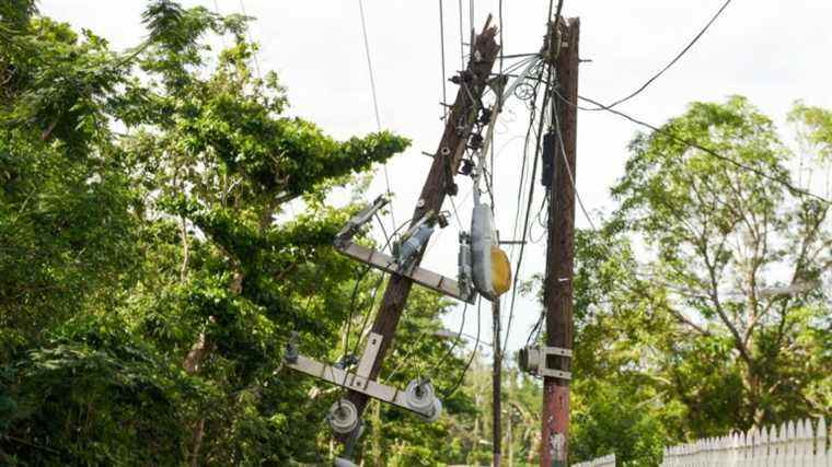 Une panne d’électricité à l’échelle de l’île balaie Porto Rico après l’incendie d’une centrale électrique