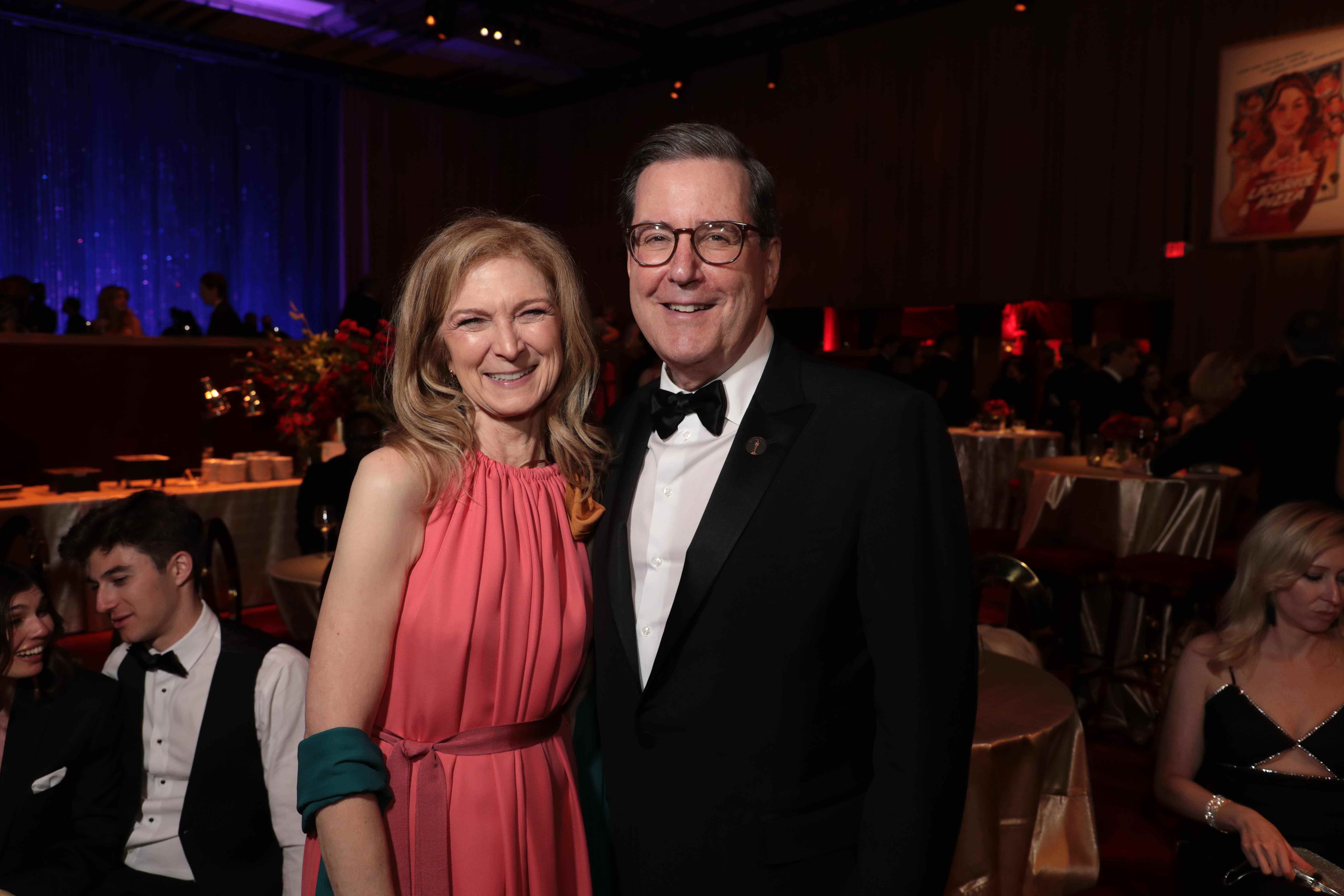 Dawn Hudson et David Rubin d'AMPAS assistent au bal des gouverneurs des Oscars de la 94e cérémonie des Oscars au Dolby Theatre Ballroom le dimanche 27 mars 2022 à Los Angeles, en Californie.  (photo : Alex J. Berliner/ABImages) via AP Images