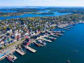 Une vue aérienne de Lunenburg, N.-É.