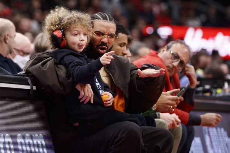 Drake trolls Joel Embiid après que les 76ers aient éliminé les Raptors: « Y’ALL ABOUT TO GET SWEPT »