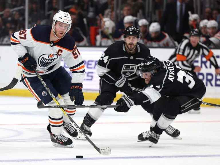 JONES : Les Oilers sur la lancée avant le match d’ouverture des séries éliminatoires de la Coupe Stanley