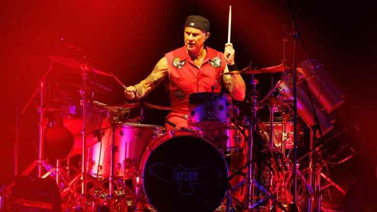 Les Red Hot Chili Peppers rendent hommage à Taylor Hawkins des Foo Fighters au Jazz Fest