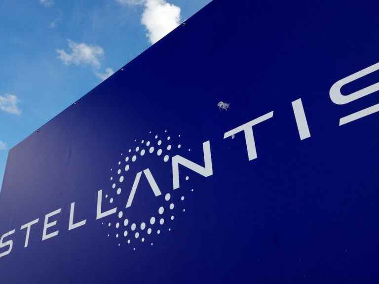 Stellantis va annoncer un accord de 2,54 milliards de dollars pour rééquiper les usines ontariennes en changement de véhicule électrique: source