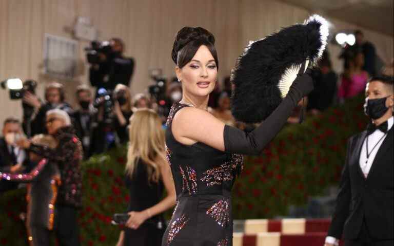 Kacey Musgraves couvre « Can't Help Falling in Love » pour la bande originale du film « Elvis »
	
	
