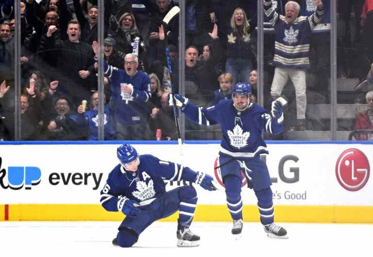 SIMMONS : Les Maple Leafs font exploser les champions de la Coupe Stanley dans le premier match