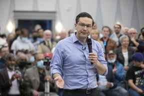 Le candidat à la direction du Parti conservateur fédéral, Pierre Poilievre, organise un rassemblement électoral à Toronto, le samedi 30 avril 2022. LA PRESSE CANADIENNE/Chris Young