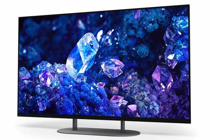 Téléviseur OLED Sony 2022 A90K 4K sur un support surélevé.