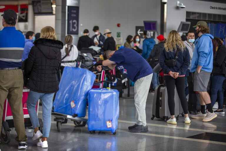 Les passagers arrivent tôt pour éliminer les arriérés de sécurité à l’aéroport Pearson de Toronto