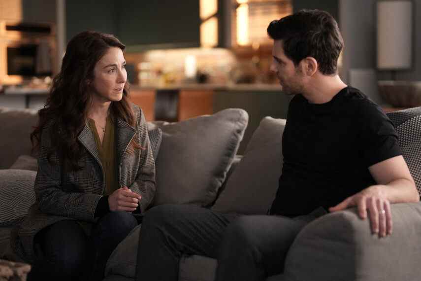 Erin Karpluk comme Anna, David Giuntoli comme Eddie dans Un million de petites choses