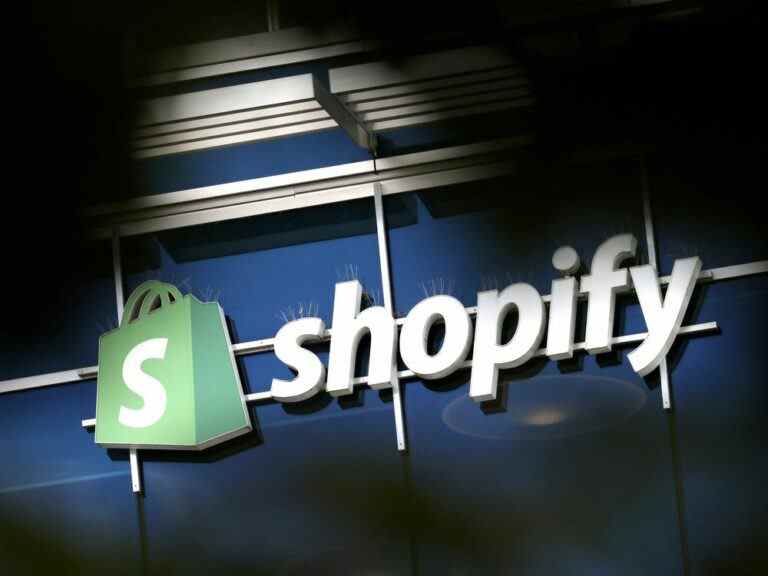 Les actions de Shopify chutent alors que le champion canadien de la technologie annonce une grosse perte trimestrielle