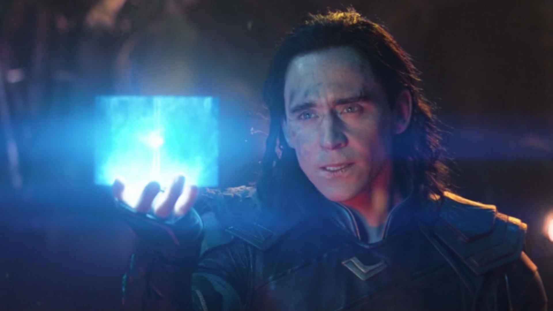 Loki avec le Tesseract dans Avengers : Infinity War