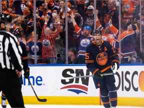 Darnell Nurse célèbre son but dans le match 2