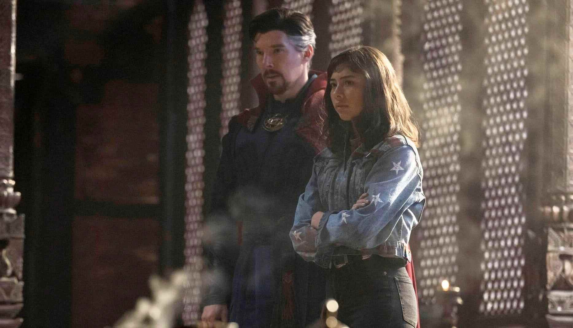 Doctor Strange in the Multiverse of Madness 2 avec Scarlet Witch parle du danger de rejeter la réalité comme avec Fox, Qanon, le récit de l'insurrection républicaine de Trump