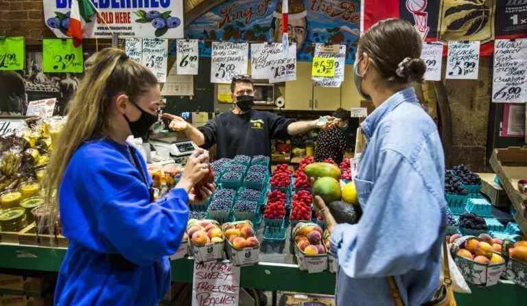 En toute hâte : les Canadiens modifient leurs habitudes de consommation en réponse à l’inflation