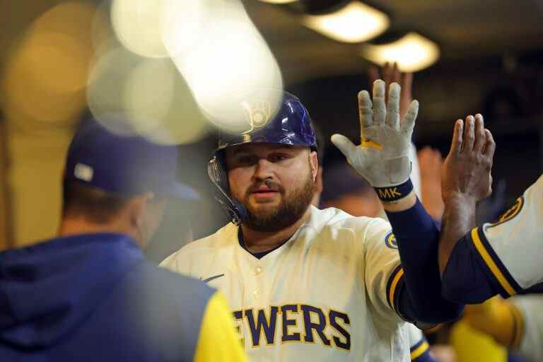 Rowdy Tellez conduit en 8 points alors que les Brewers embarrassent les malheureux Reds 18-4