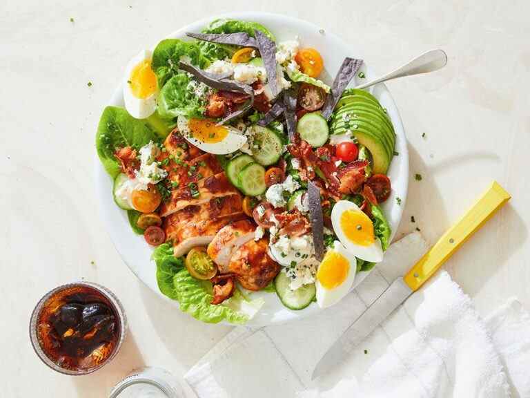 Cuisinez ceci: Salade Cobb au poulet BBQ de Snoop Dogg ‘avec toutes les bonnes choses’ de Salad Freak