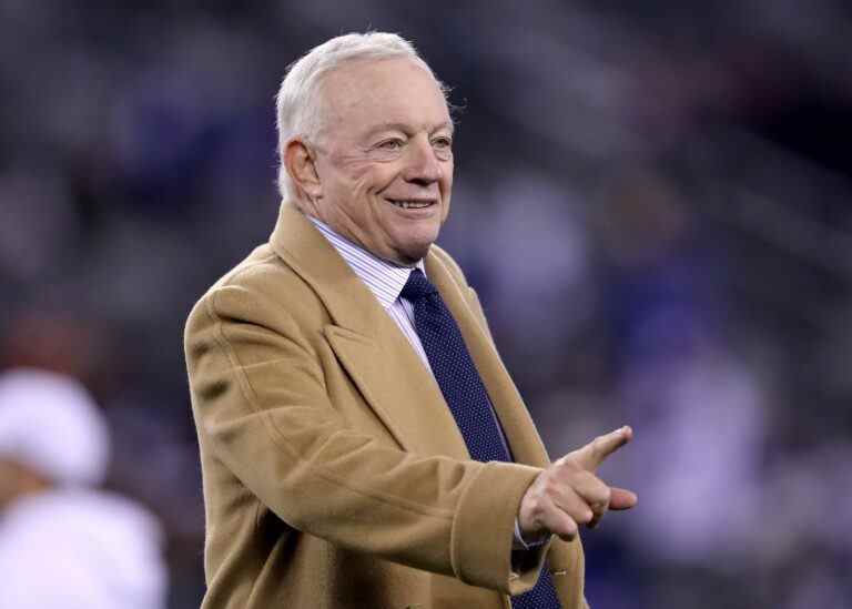 Le propriétaire des Cowboys Jerry Jones, 79 ans, dans un accident de la route