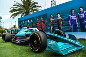 Une voiture de Formule 1 est exposée avant le Grand Prix de Miami à Miami Gardens, en Floride, le 4 mai 2022. (Photo de CHANDAN KHANNA/AFP via Getty Images)