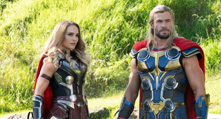 Découvrez les armes de Natalie Portman et Chris Hemsworth dans Thor : Love and Thunder
