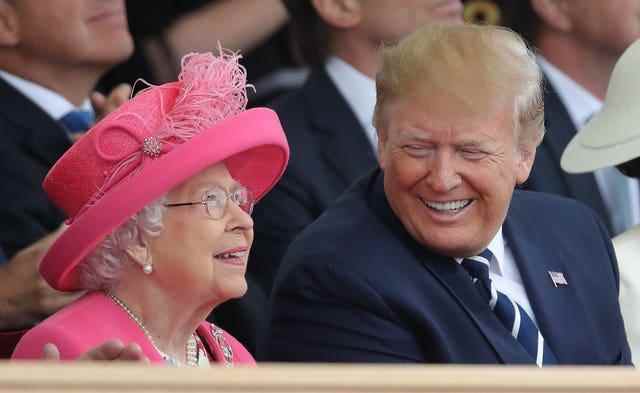 La reine avec le président américain de l'époque, Donald Trump (Andrew Matthews/PA)