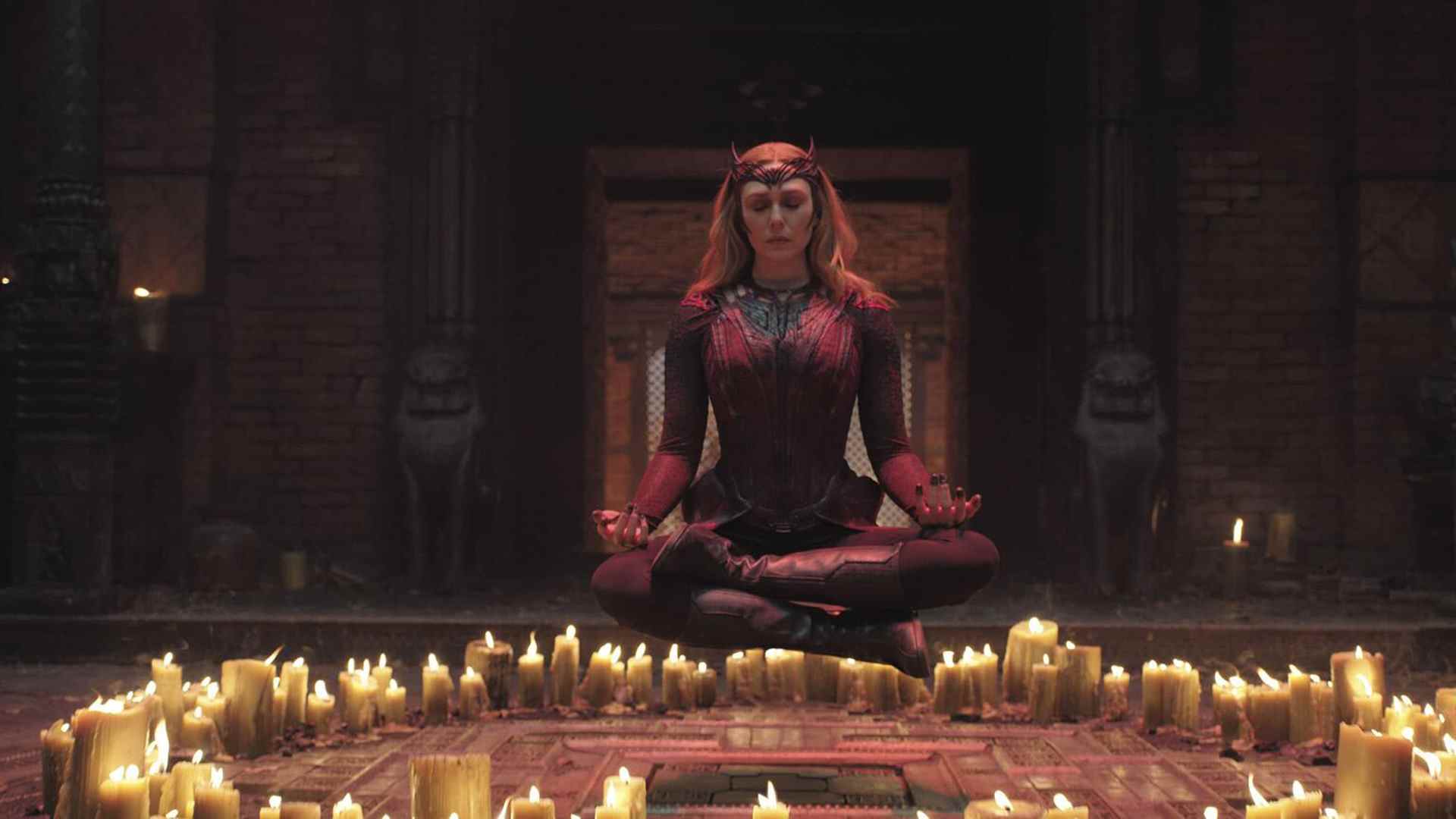 Wanda Maximoff dirige une séance magique dans Doctor Strange in the Multiverse of Madness