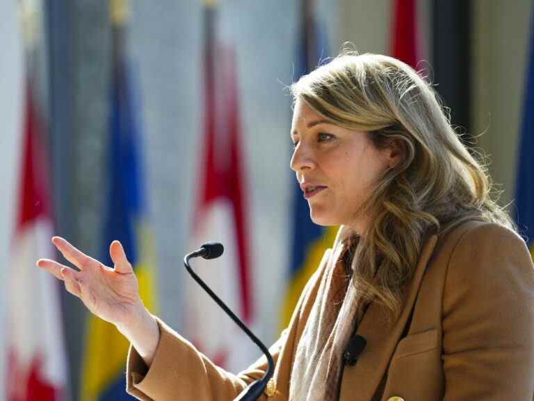 Le Canada aidera à enquêter sur les violences sexuelles faites aux femmes en Ukraine en tant que crimes de guerre : Joly