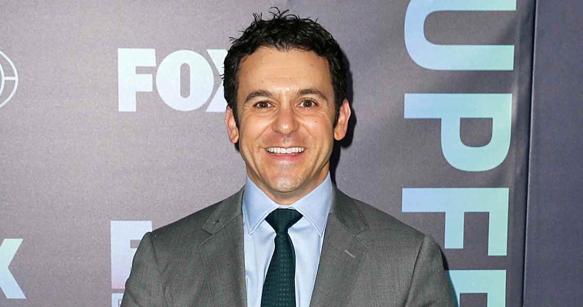 Fred Savage renvoyé du redémarrage de Wonder Years après des plaintes pour inconduite
