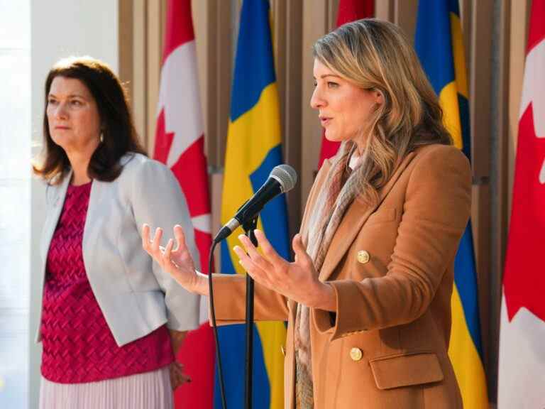 Le Canada soutiendrait la candidature de la Suède à l’adhésion à l’OTAN, dit Joly