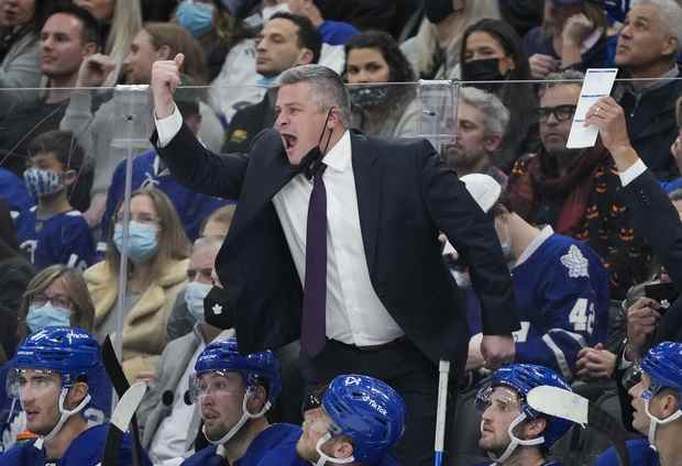 SIMMONS: Série Leafs-Lightning un choc des styles de coaching