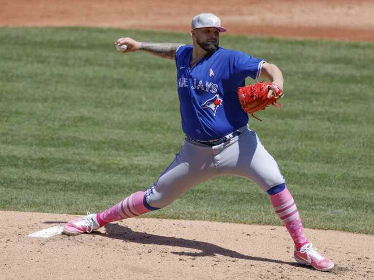 Manoah a du mal à se ressaisir alors que les Blue Jays prennent la tête tardivement à Cleveland