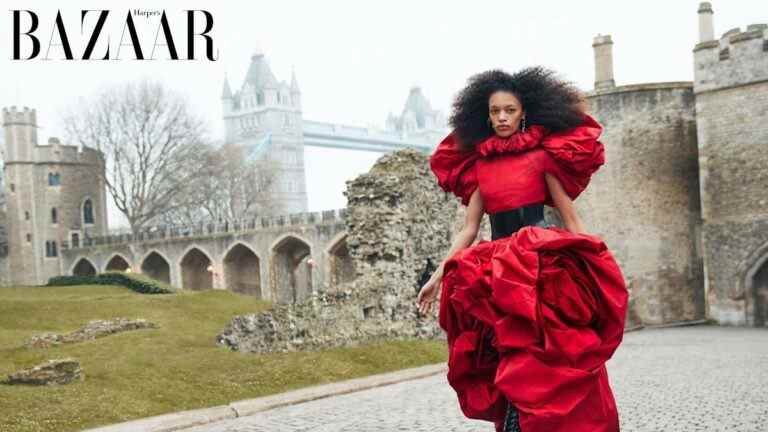 Des designers britanniques présentent des looks uniques en l’honneur du jubilé de la reine